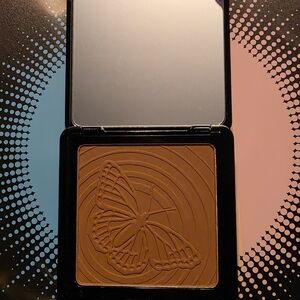 What's Up Beauty Wind Dancer Pressed Setting Powder in Deep